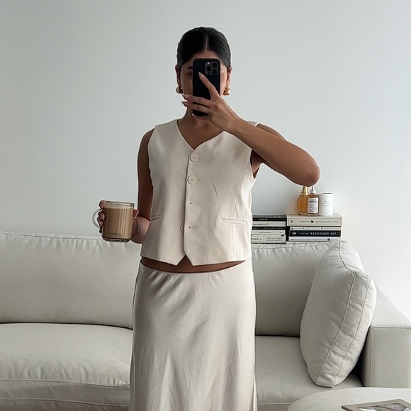 Beige Vest - Picture 2 of 4